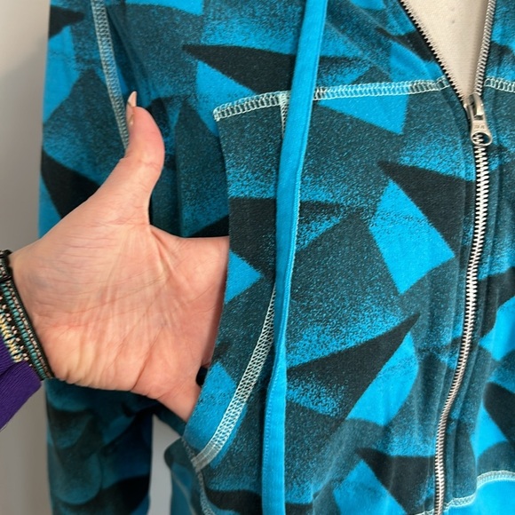 Zumba Wear Geometrical Pattern Semi Cropped Zip Exercise Workout Dance Hoodie - Picture 4 of 7